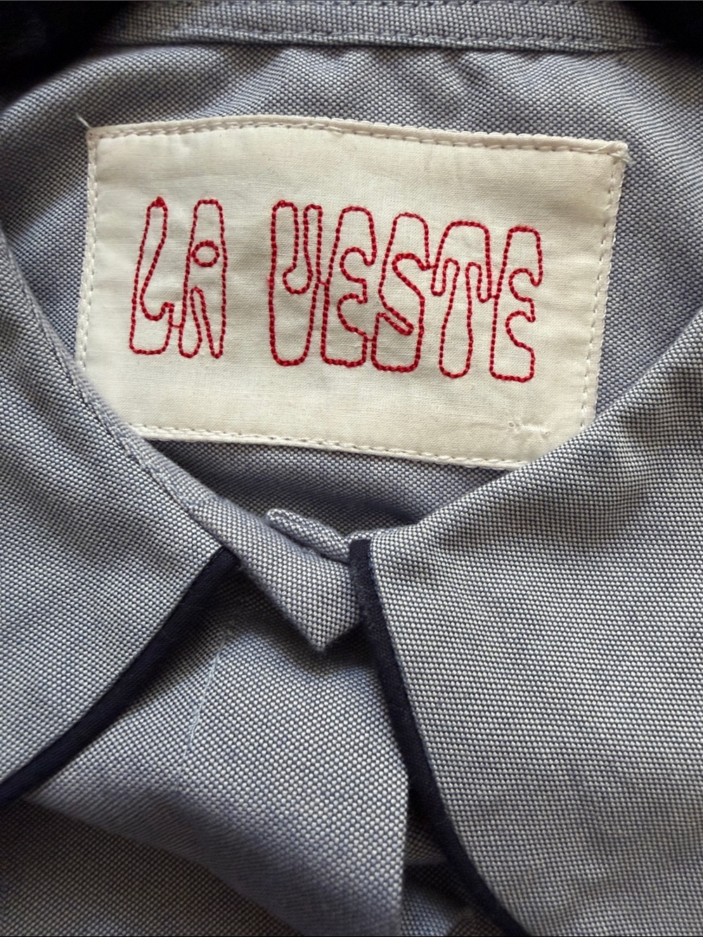 La Veste Peter Pan Collar Button-Front Blouse in Light Blue with Navy Trim XS - Picture 2 of 3